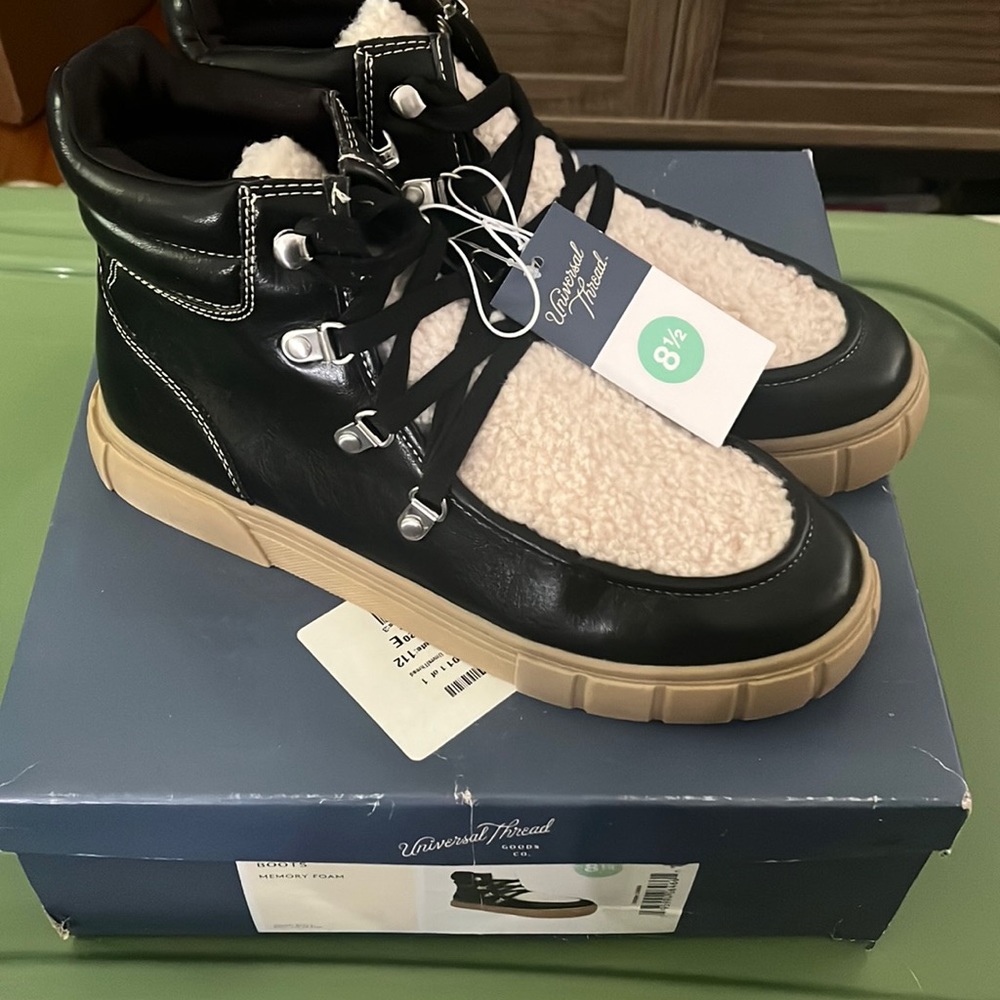 Women’sSherpaTongueBoots